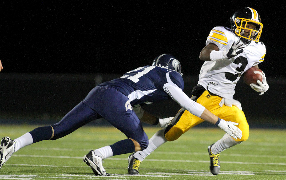 091214-bett-fball05